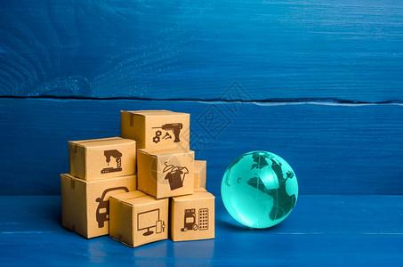 玻璃球和一堆箱子全球商業和世界貿易貨物配送產品進出口貨運送到新